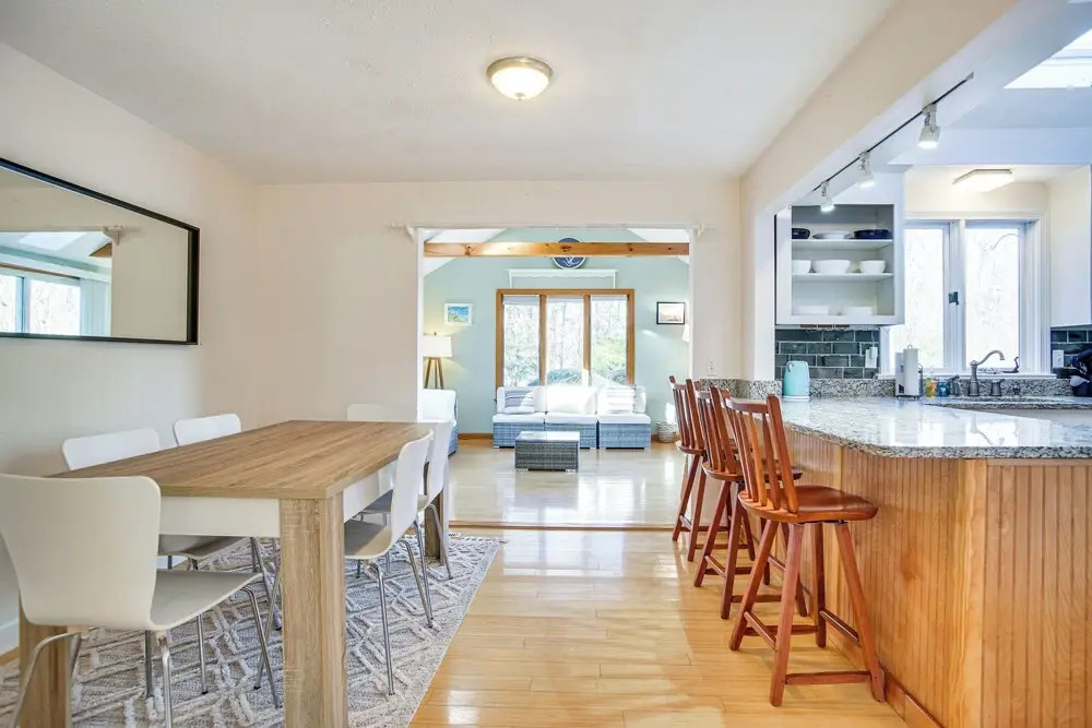 Ping-pong & Backyard: Spacious Chatham Retreat