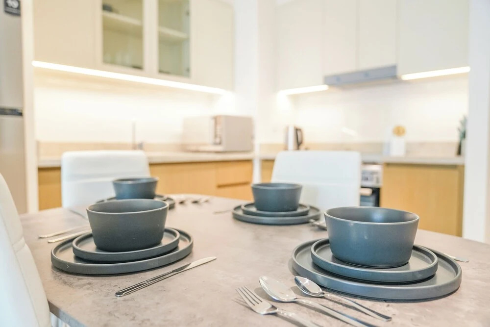 Yogi - Elegant Apartment With Balcony Amidst Vibrant Area