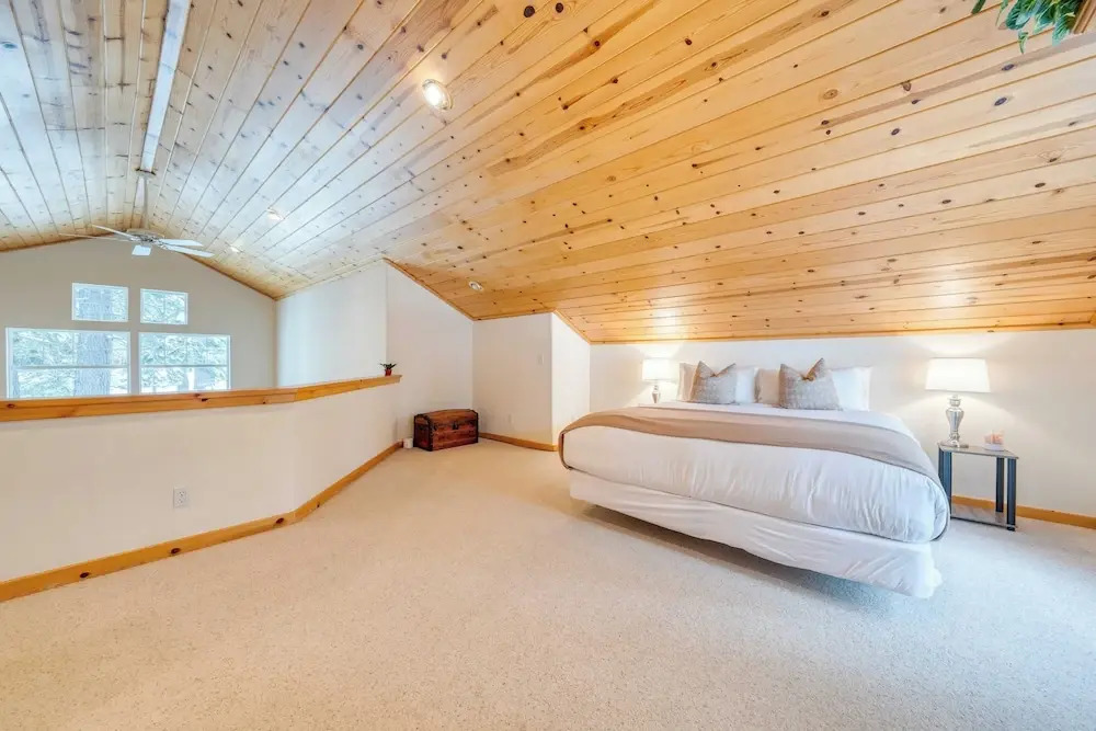 Pinewood Lodge by Avantstay Cozy Cabin Near Ski Resorts & Hiking