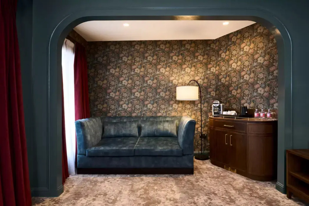 The House Hotel