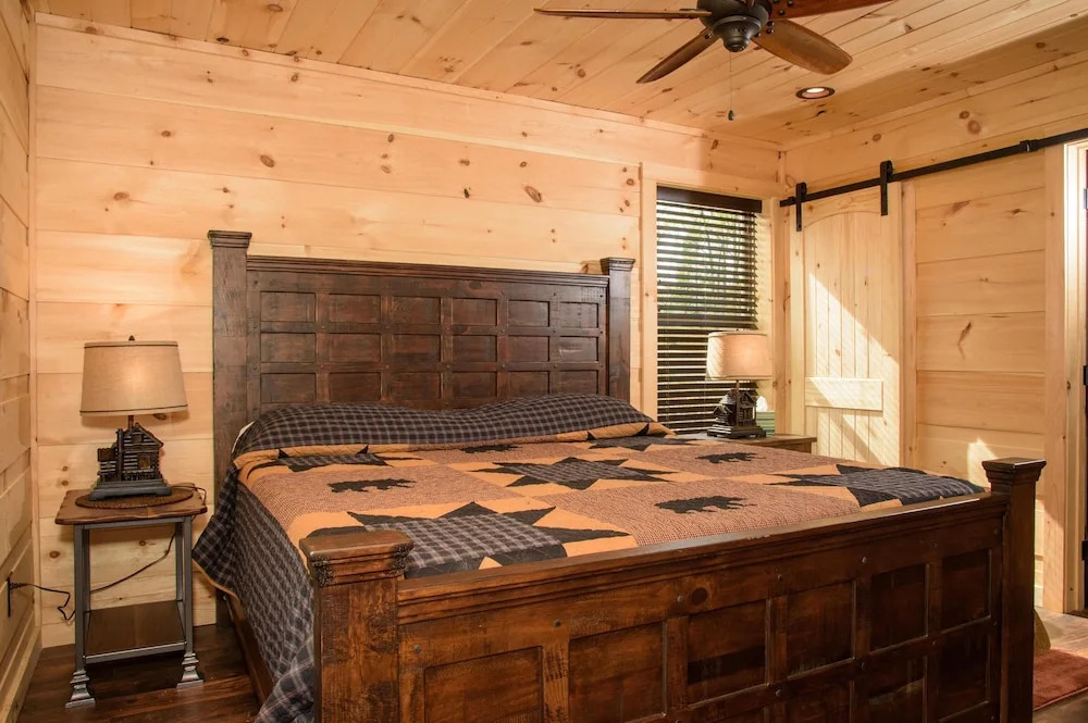 Copper Fox 3 Bedroom Cabin
