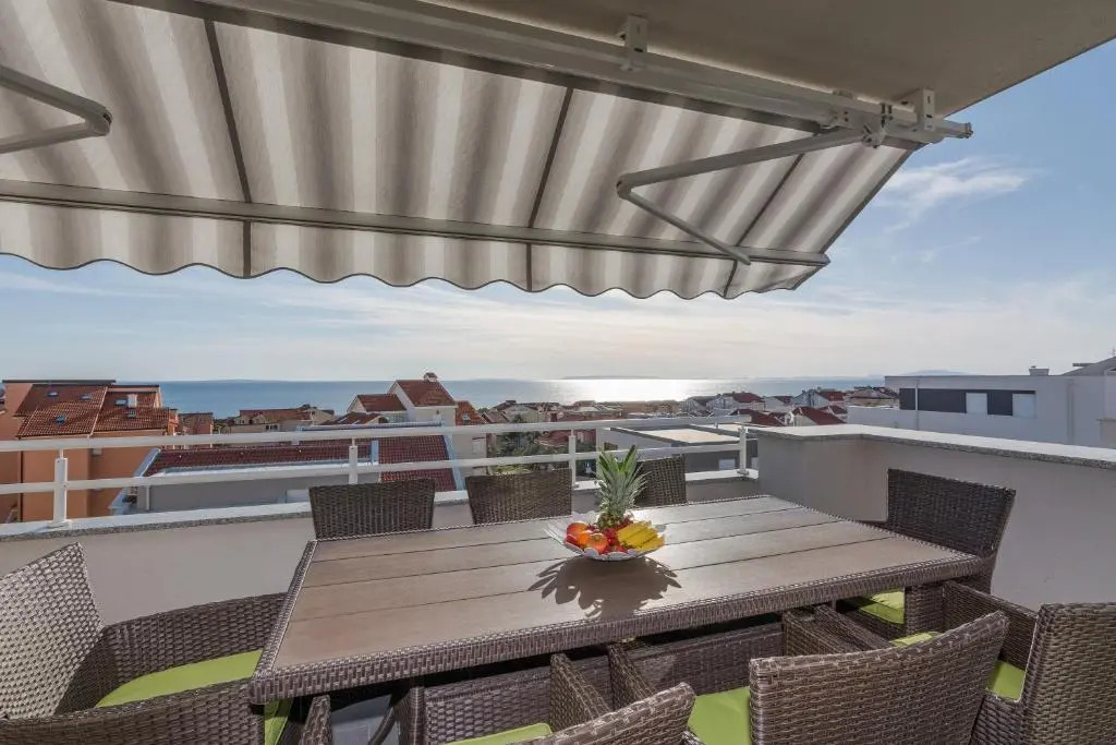 Apartments Tomana