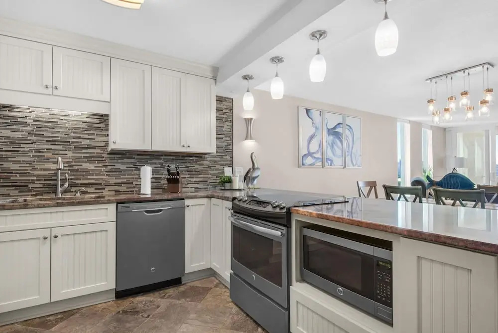 Dolphin Point #602a