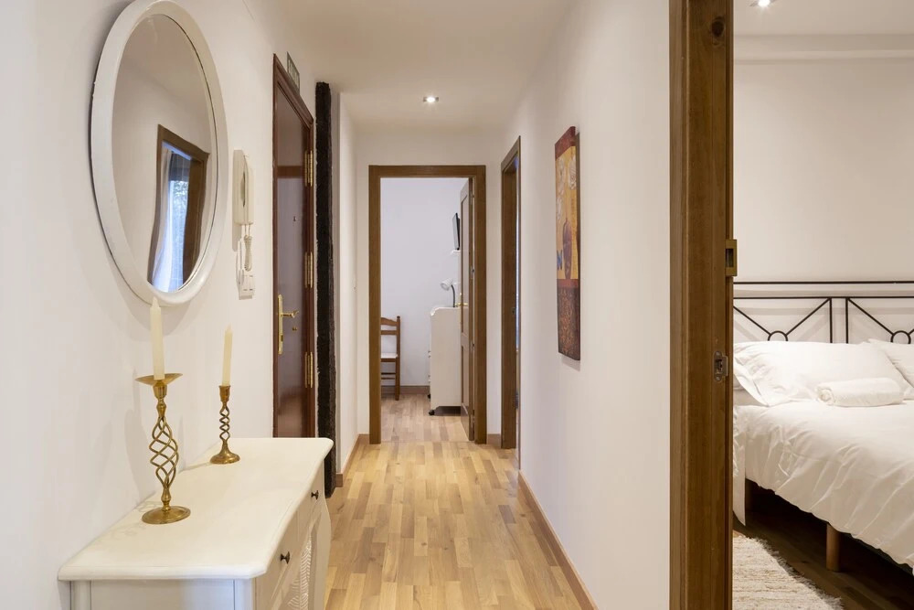 City Hall Iii Apartment With Parking By Aston Rentals