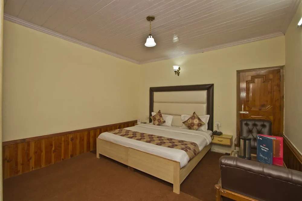 OYO 8895 Hotel Pine Grove