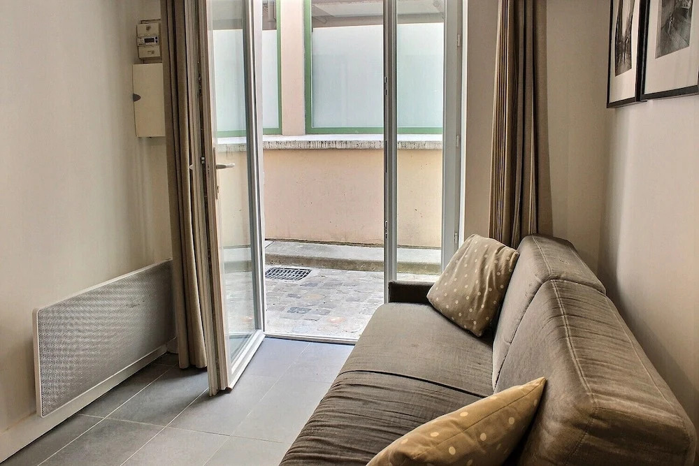 S05003 - Sophisticated Studio for 2 People in the Latin Quarter