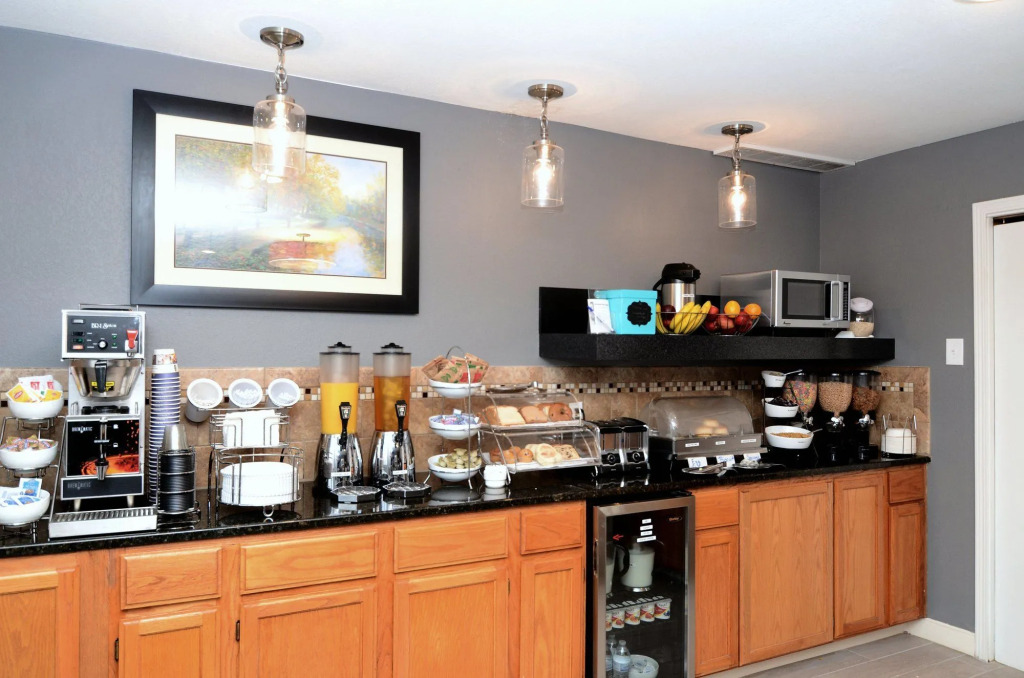 SureStay by Best Western Kansas City Country Inn North