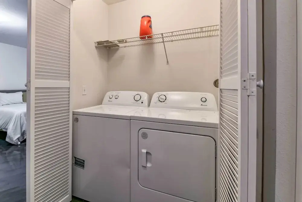 Modern Houston Townhome: 5 Miles to Downtown!