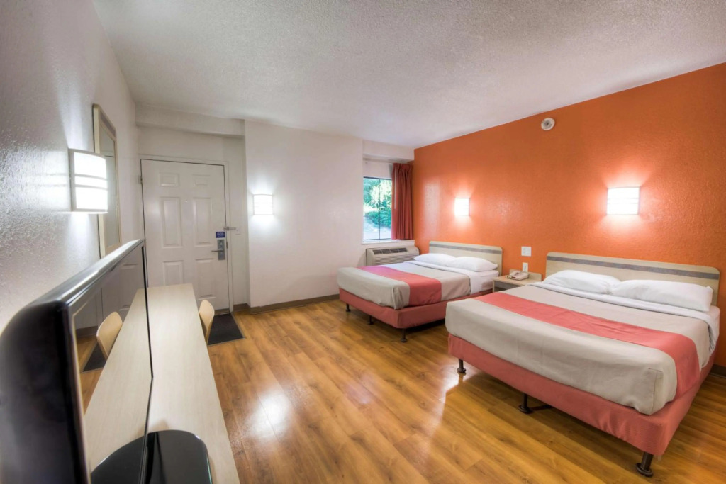 Motel 6 Niantic, CT - New London