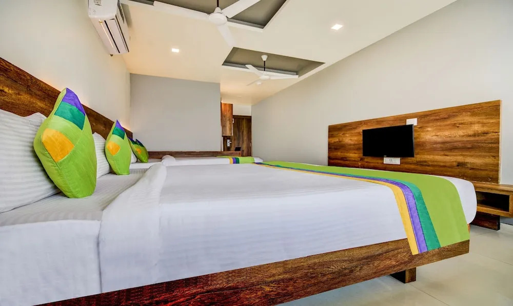 Hotel Sri Sai Suites