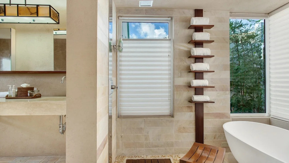 6 BR Villa On Crocus Bay With Pool Concierge