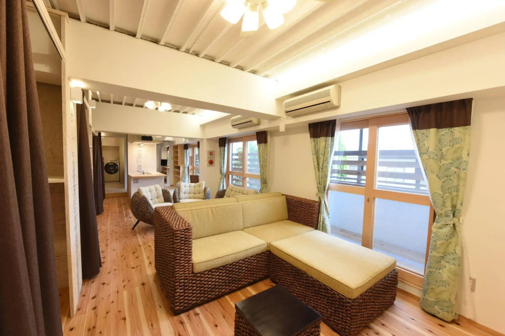 Backpackers Hotel NOOSA JAPAN in Takatsuki Tonda
