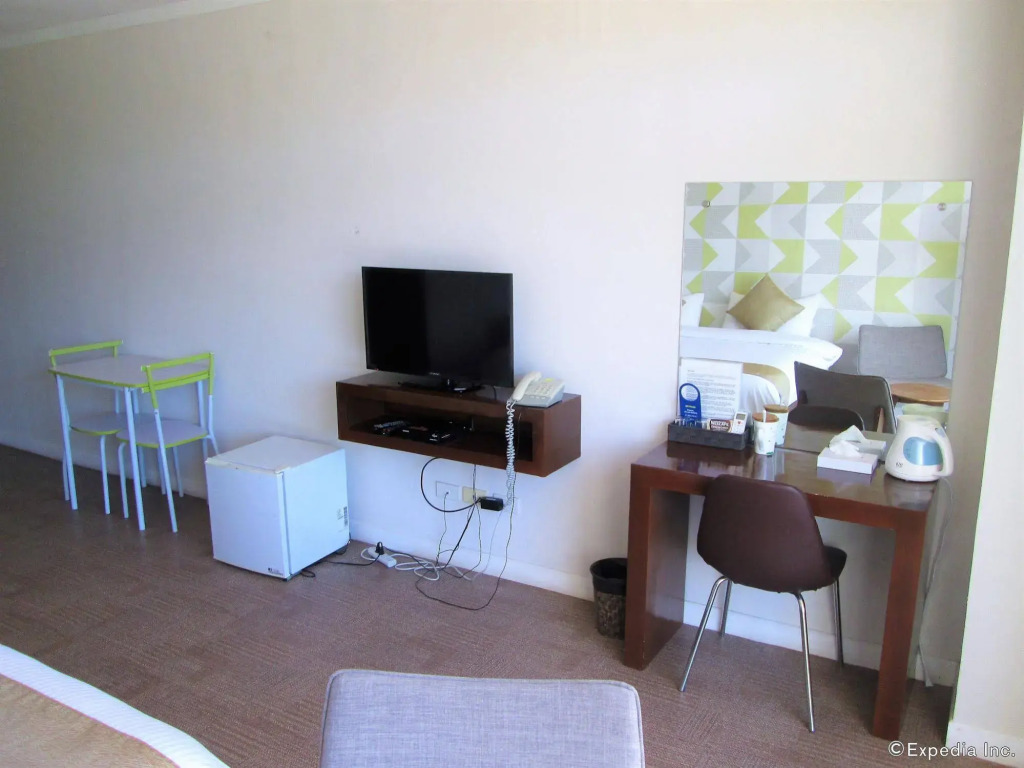 LOHAS Airport Hotel