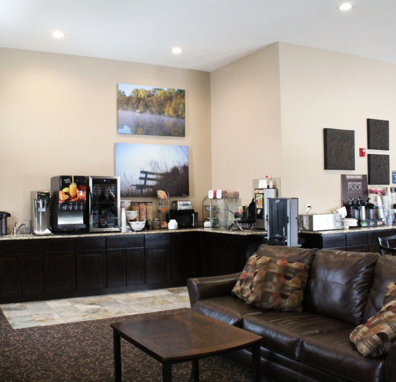 Cobblestone Inn & Suites - Denison | Oak Ridge