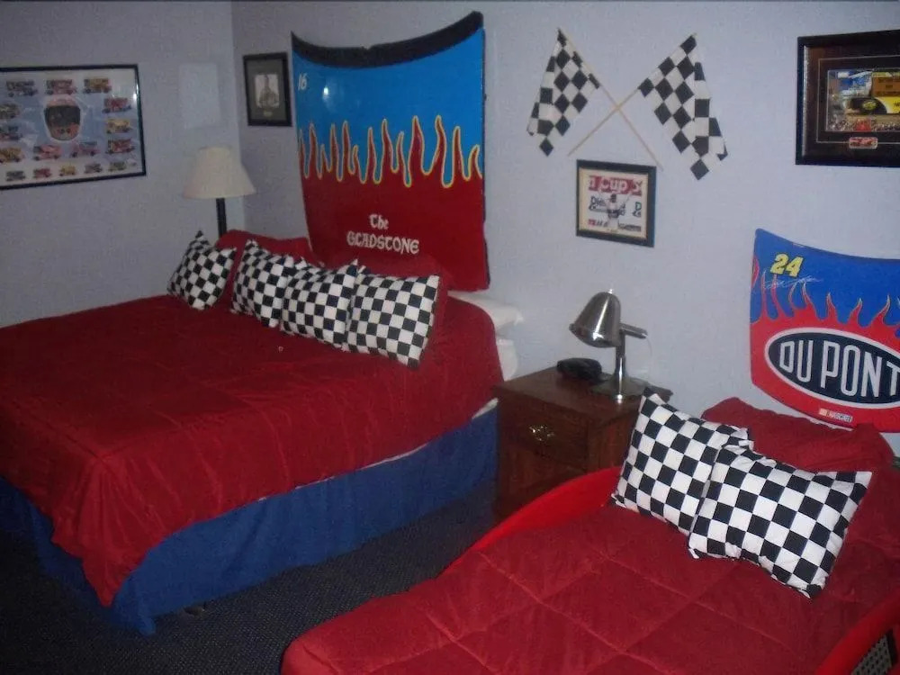 Gladstone Inn and Suites