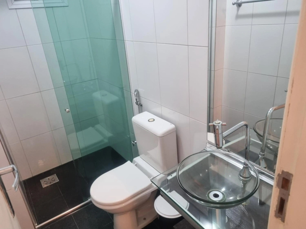 Apartamento Frente para o Mar - Varandão com Blindex - Vista Total para o Mar - 1 Suite e mais 2 Quartos-Ar Condicionado - 2 Vagas - BEIRA MAR - 70 metros da Praia do Morro e Praia da Cerca -WI-FI -TV -DISNEY PLUS-STARMAX-NETFLIX -HBO MAX
