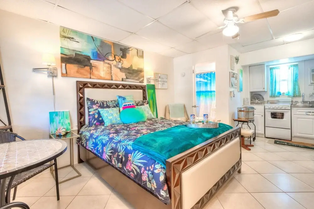Tropic Terrace #5 - Beachfront Rental Studio Bedroom Apts by Redawning