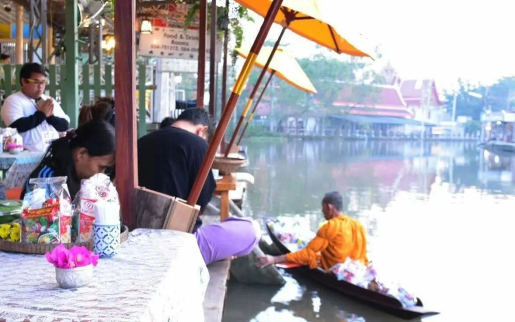 Baanklong Amphawa Homestay