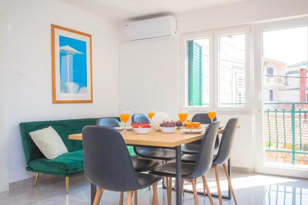 Luxury Old Town Apartment I&I