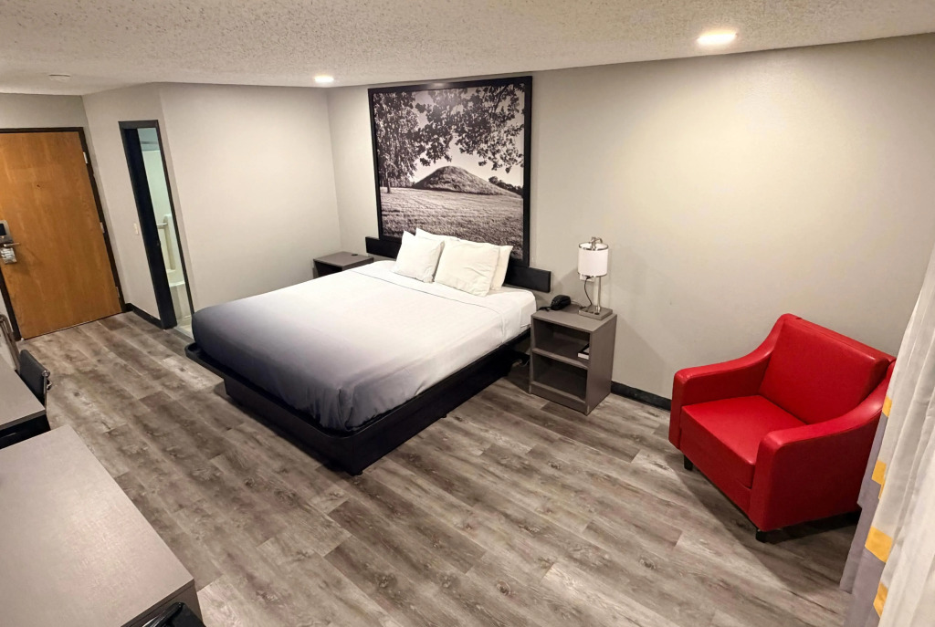 Super 8 by Wyndham Macomb