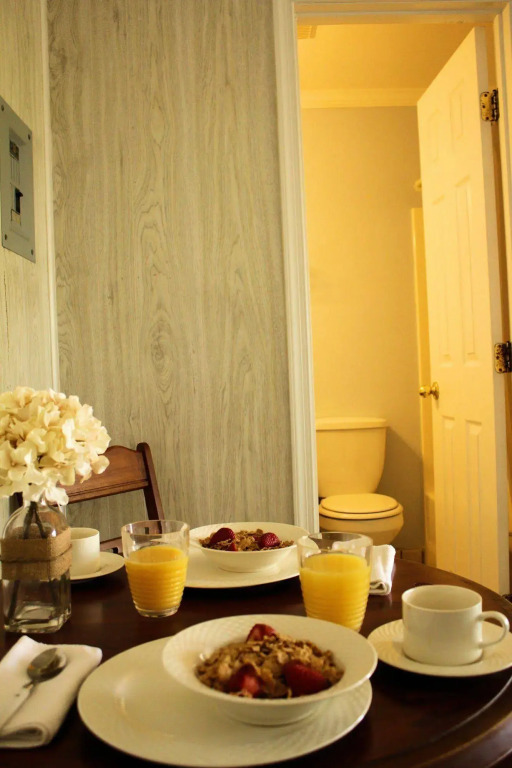 The Burgundy Inn Hotel and Apartments