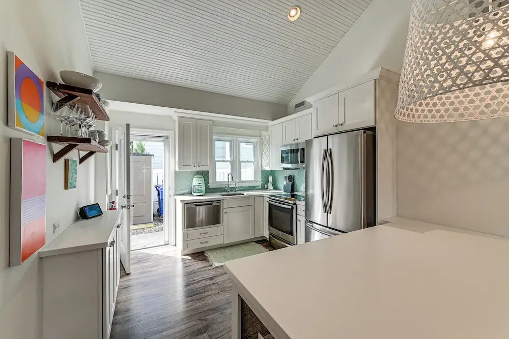 Walk to Beach & Dtwn Dining! Avalon Coastal Escape