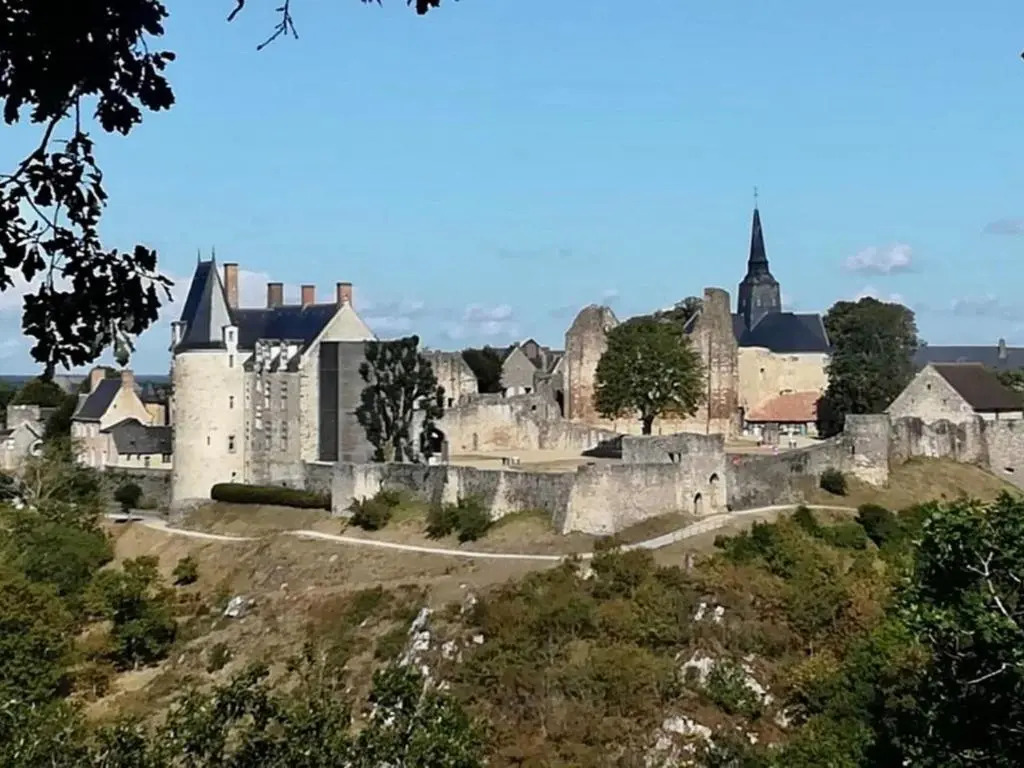 Gîte Sainte-Suzanne-et-Chammes, 3 pièces, 4 personnes - FR-1-600-192