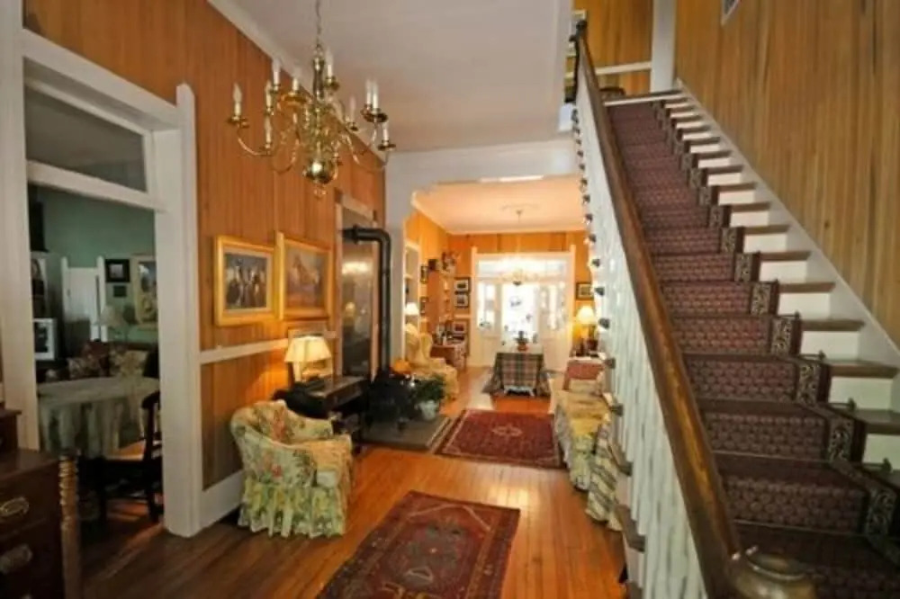 Edgeworth Inn