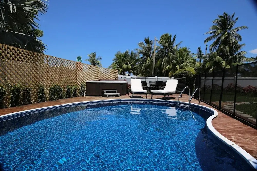Astonishing Bayshore Villa with Pool