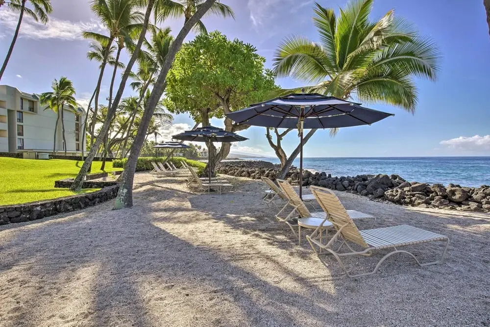 Oceanfront Kailua-kona Condo w/ Community Pool!, Kailua-Kona
