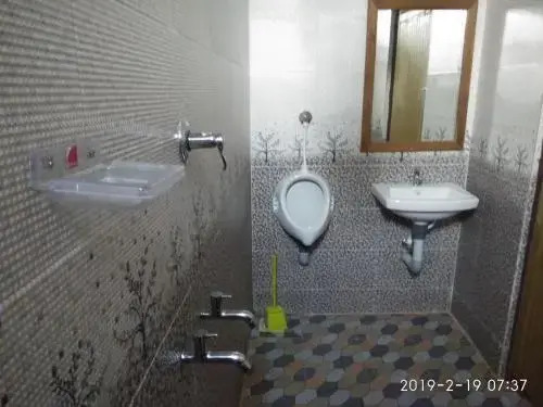 313's Royal Suites