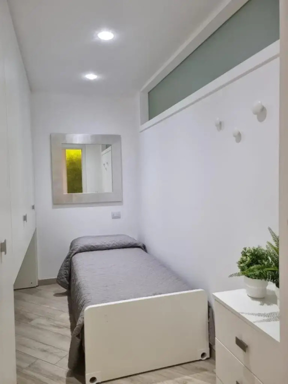 Appartamento ORCHIDEA a Sirmione sul Lago di Garda con piscina, giardino e spiaggia con molo