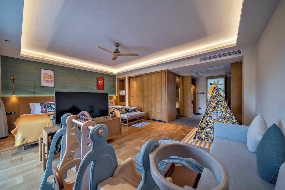 Yangshuo Fadai overhanging hot spring light luxury hotel