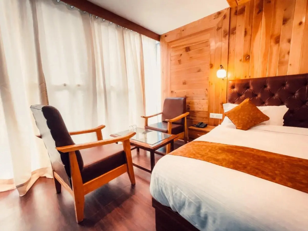 Vista Resort Near Mall Road Manali - Centrally Heated & Air Cooled