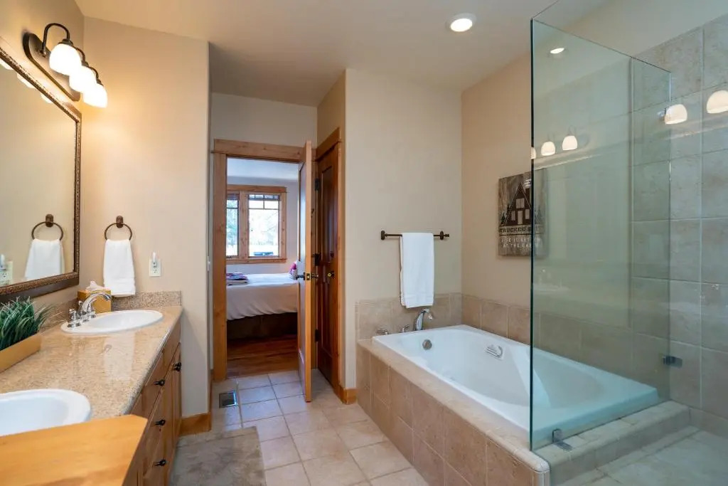 New Listing! Luxury 3 Bedroom Townhome in Old Greenwood-Walk to the Pavilion!