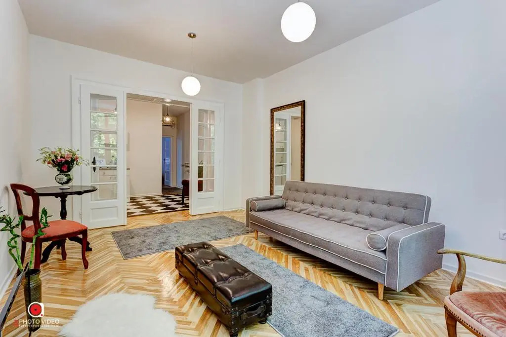 Class Vintage Apartment