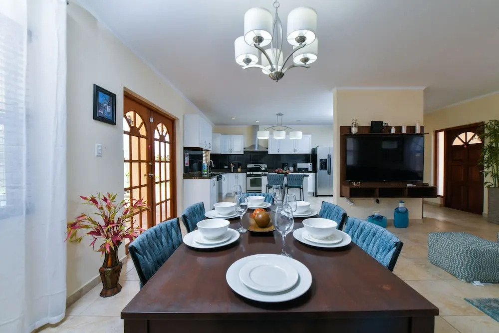 Stylish Villa, Private Pool, Bbq, Privacy