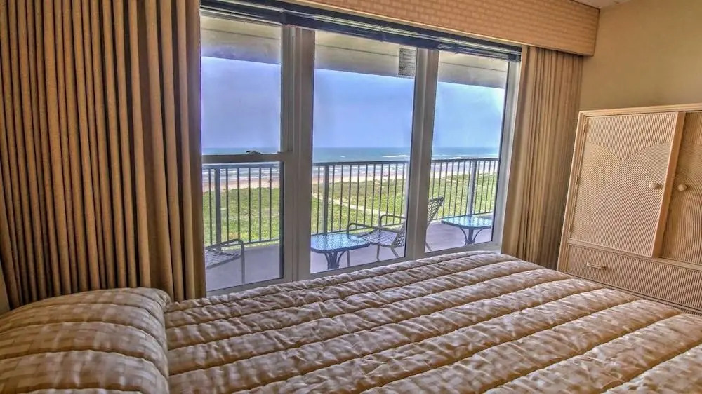 Edgewater 506 Minium 2 Bedroom Condo by RedAwning