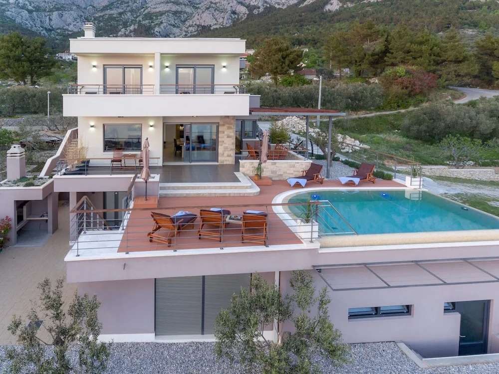 Last Minute Offer,heated Infinity Pool,sea and Mountain View,