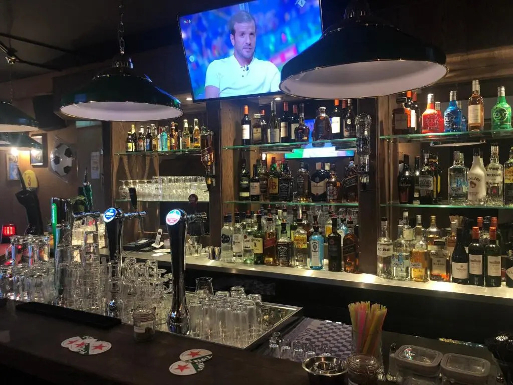 Hotel & Bar 55