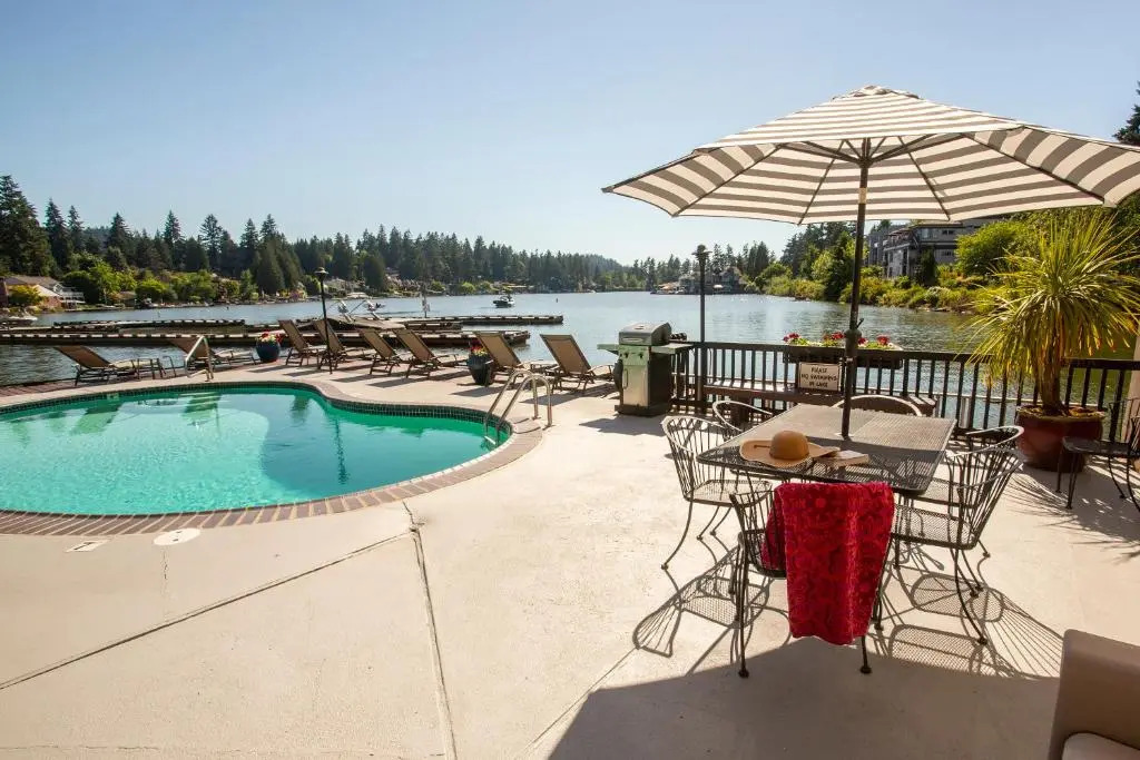 Lakeshore Inn