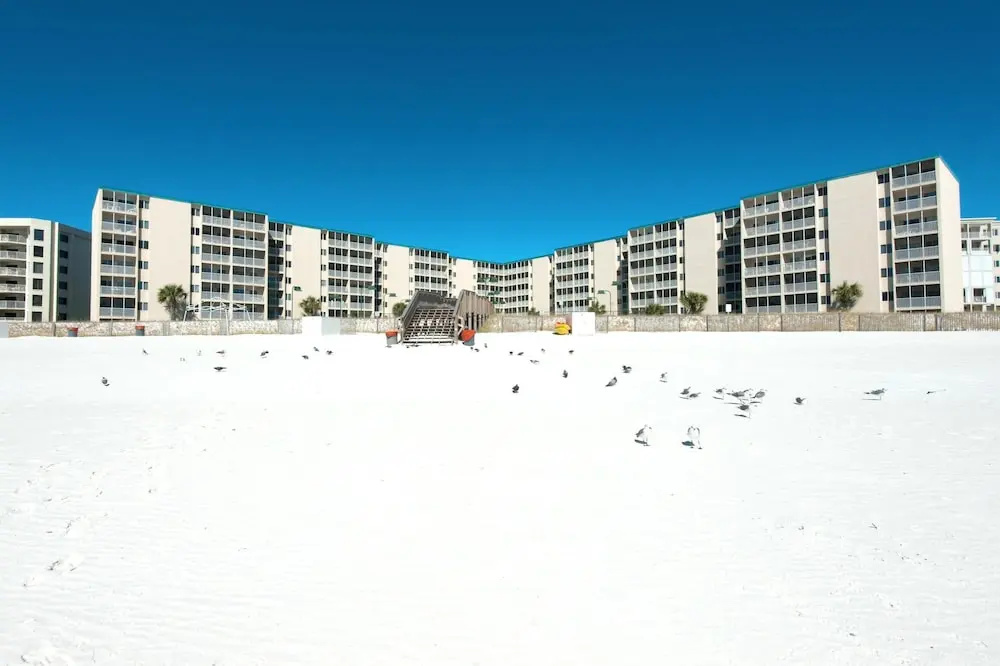 Holiday Surf And Racquet Club 216