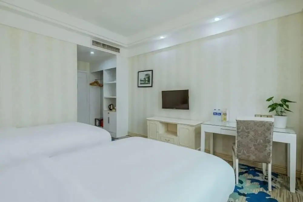 Vienna Hotel (Liuyang River Bridge Pedestrian Street)