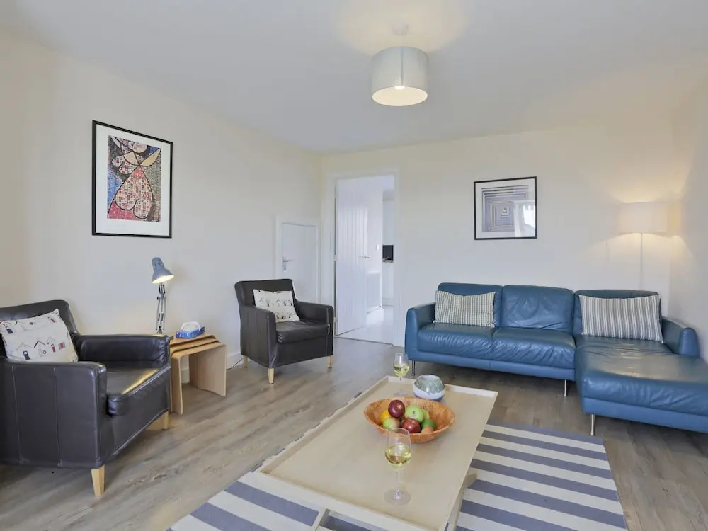 Modernly Furnished Holiday Home With Balcony, Near Felixstowe Beach