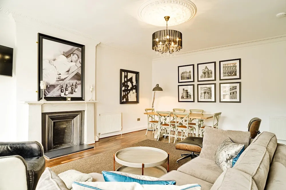 JOIVY Re-Imagined Flat in Georgian Architecture Townhouse