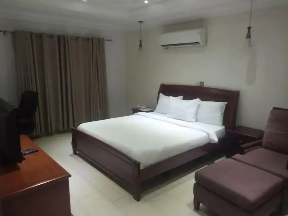 Le Ville Hotel and Suites