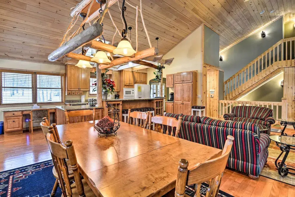 2 Mi to Schuss Mtn! Northern Retreat w/ Game Room