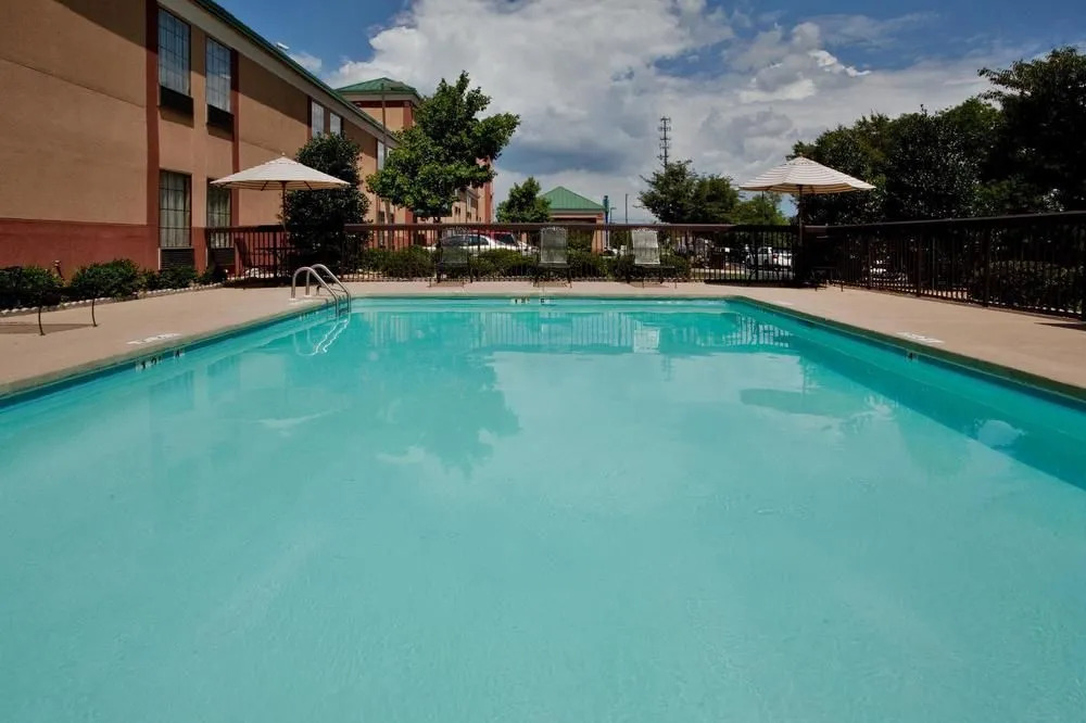 Days Inn & Suites South Boston