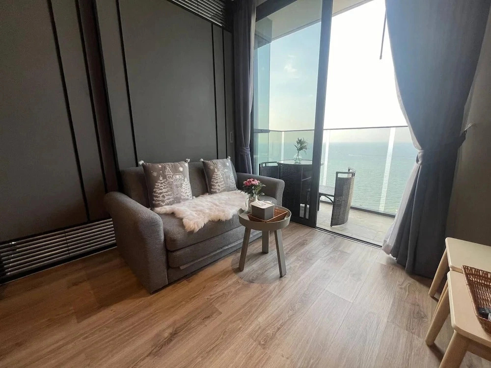 Breath Taking Sea View - Luxury Living