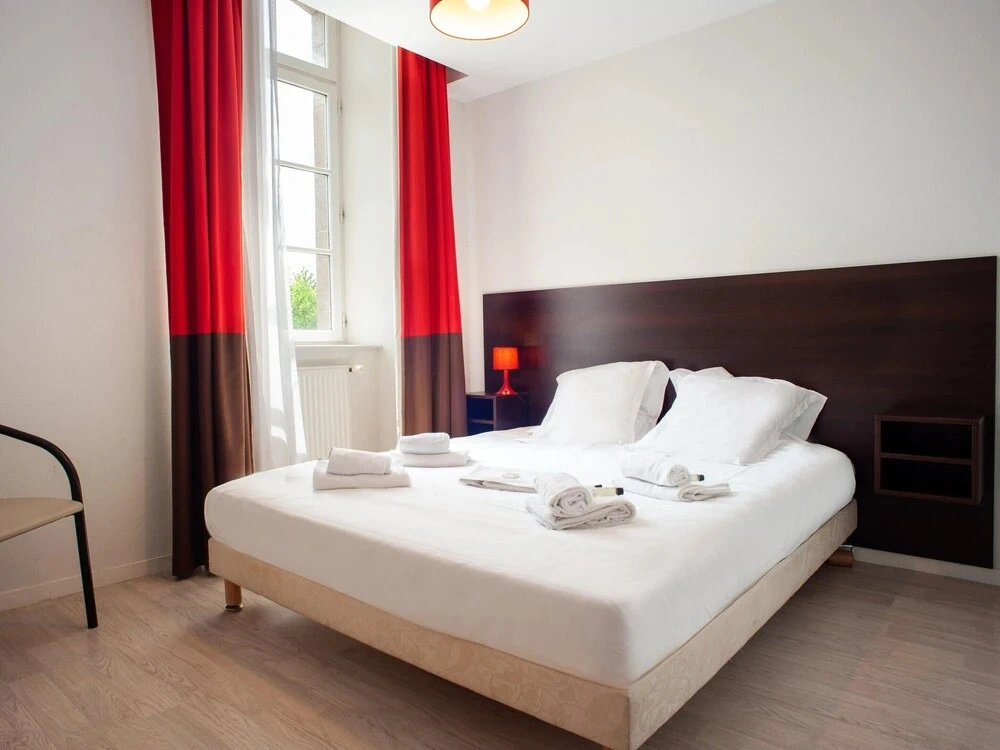 Dinan Stay With Free Parking
